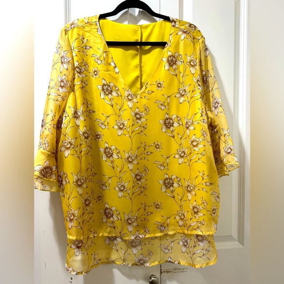BloomChic Plus Size Daffodils Print Tiered Ruffle Sleeve Mesh Blouse - Picture 3 of 7